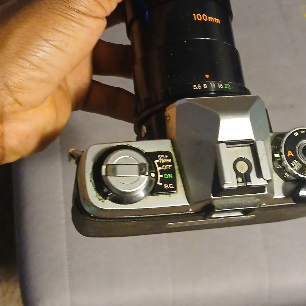 vintage Minolta SR-T series 35mm SLR film camera with a z